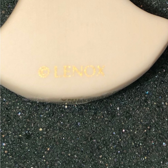 Lenox Collections Angel Pin. 1.5” x 1.5”. Handcrafted of ivory fine china. - Picture 3 of 5